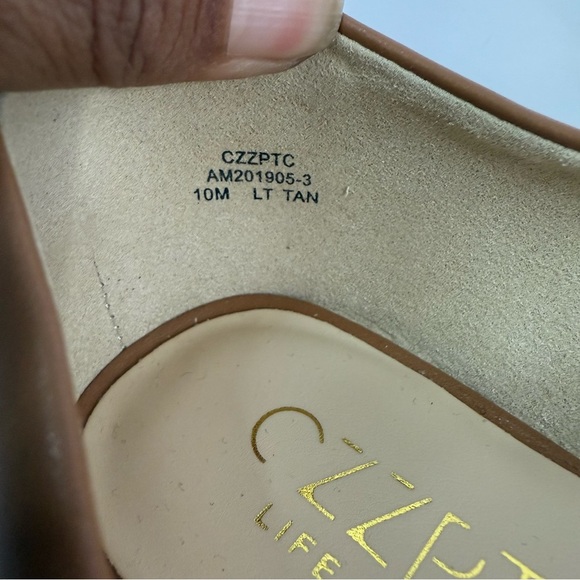 Chic Tan Pointed Flats - Picture 4 of 7